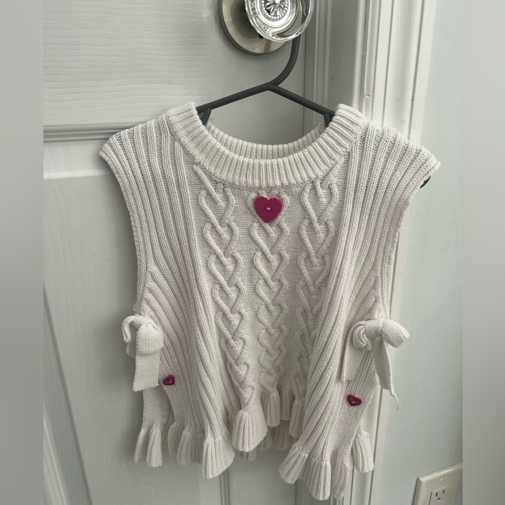 Little girl sleeveless sweater 2T 100% cotton NEW white with pink heart.